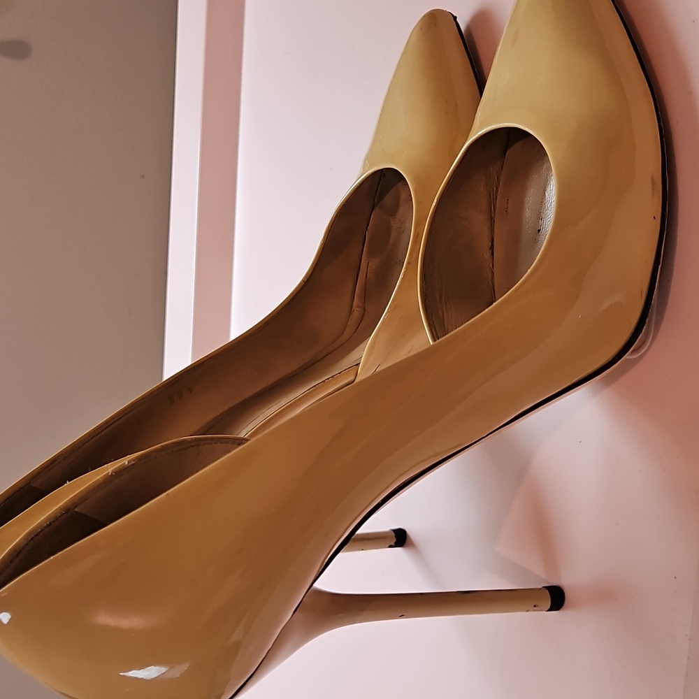 Gucci Tan Patent Leather Pumps Size 9.5